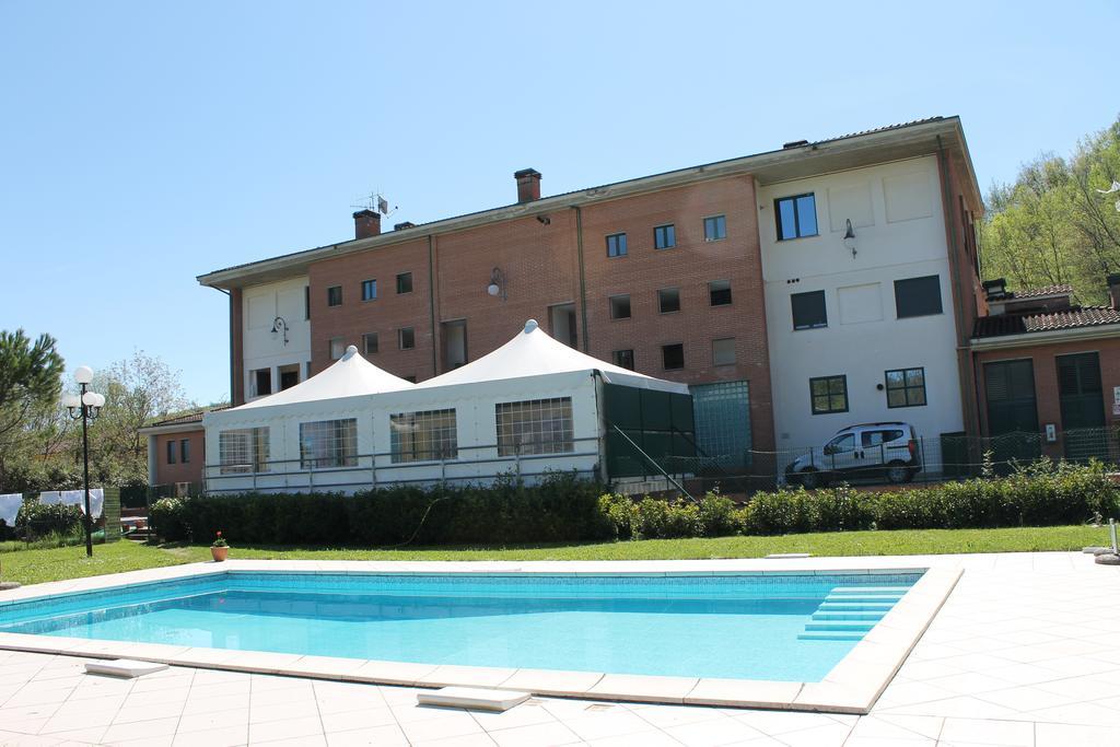 Residence La Piscina Isola del Gran Sasso d'Italia Exterior photo