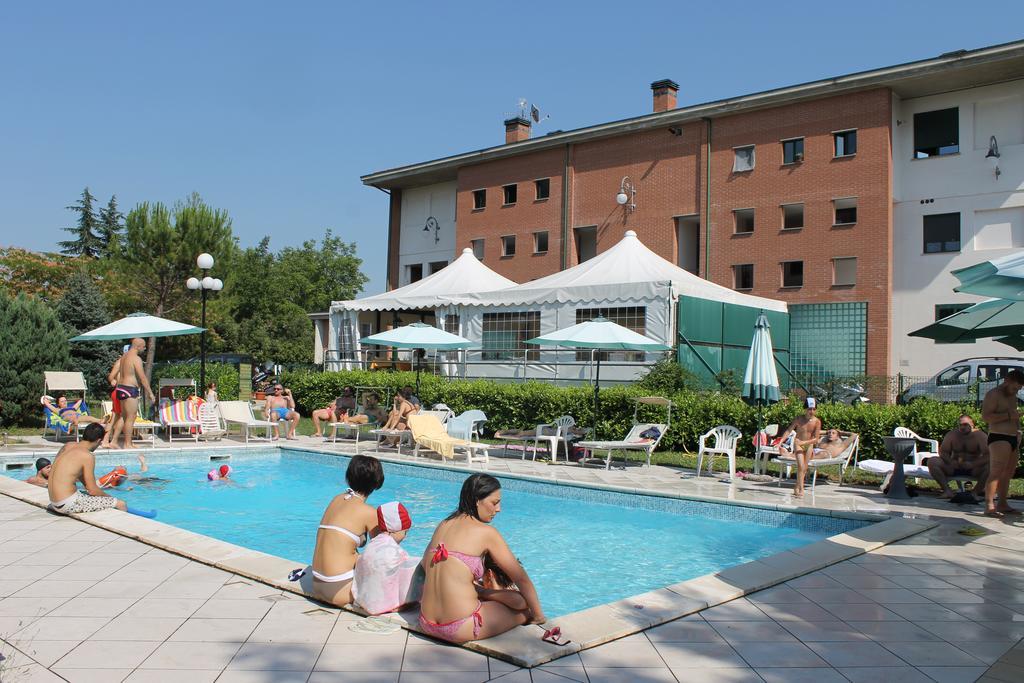 Residence La Piscina Isola del Gran Sasso d'Italia Exterior photo